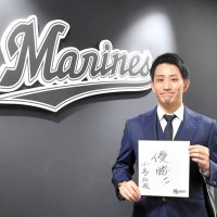 小島「優勝したい」　１億６０００万円、活躍期す　契約更改　千葉ロッテ