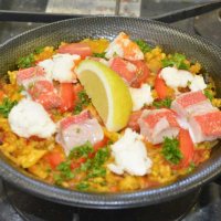 伊勢エビやキンメダイを使ったパエリア。参加者からは味や見栄えを絶賛する声があった