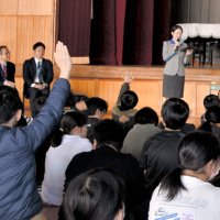 空港の仕事興味津々　職種多彩、国際色豊か　多古・小学校でＣＡら講演