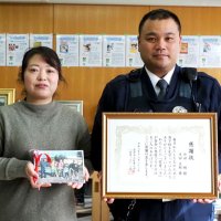 毎日見守りありがとう　児童、駐在所夫婦に感謝状