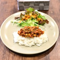 おすすめメニューの「ソイミートのキーマプレート」は辛くなく、食べ応えがある料理