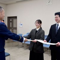 心肺停止の男性を発見…看護師ら連携プレーで命救う　船橋市民２人に感謝状　心臓マッサージ、ＡＥＤも使用