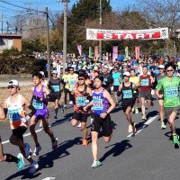 １３４０人湖畔で健脚競う　新春恒例　市原高滝湖マラソン