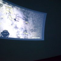 星座などを解説するシーン