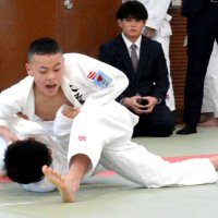 小中学生が真剣勝負　勝浦　新春の柔道・剣道大会