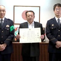 道に迷った高齢女性を交番へ　農協職員に感謝状　君津署