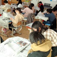クイズで新聞各面探求　匝瑳市立豊栄小学校　【ＮＩＥ報告　千葉県内実践校の取り組み】