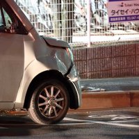 赤信号を横断中か、男性はねられ死亡　船橋