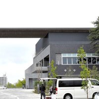 地下１階で異臭が確認された「夢咲くら館」。当面の間、臨時休館となる＝佐倉市
