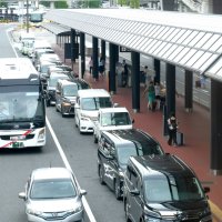 成田空港、駐車場の無料時間を拡大　５分→３０分に　乗降場の混雑解消へ　４月１日から