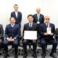 盲導犬育成支援２５年新たに１５０万円を寄付　千葉県ヤクルトグループ
