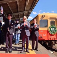 地域の発展支え１００年　次の１００年へ「出発式」　小湊鉄道節目祝う　市原