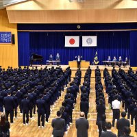 館山中新校舎で７１７人船出　供用開始、活動見える学校に