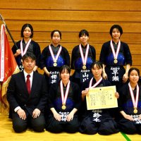 女子団体で優勝した成田市立西中のメンバーら