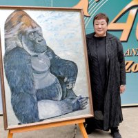 人気ゴリラ油絵で祝福　画家・阿部知暁さん記念寄贈　千葉市動物公園４０周年式典
