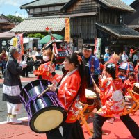 おかみさん「おもてなし」　恒例の二十八市　よさこい、太鼓でにぎわう　大多喜