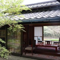 芸術の間口を広げる場に　四季と調和、愛らしい猫も　松山庭園美術館（匝瑳市）　【ちば建物めぐり】（２）
