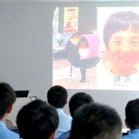 「頬に触れるとまだ温かかった」　青信号で事故死した小１男児の遺族が講演　“過信の危うさ”訴え　交通安全願い種まきも