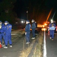 事件発生後、現場の住宅周辺には規制線が張られた＝３月１４日、成田市青山