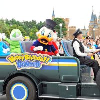 夢の国祝福ムード　園内周遊、ファンと交流　ドナルド誕生日イベント　東京ディズニーランド