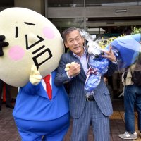 子育て日本一「勲章」　本郷谷・松戸市長が退庁