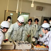 “電気のプロ”出前授業　各種試験や測定を体験　野田清水高