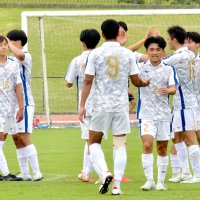 日体大柏－専大松戸　決勝進出を決め喜ぶ日体大柏イレブン＝東総運動場