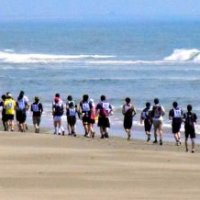 波打ち際を延々進む　白子－九十九里町　５６回目「踏破」６０２４人に