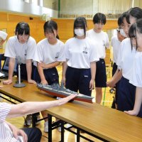 恒久平和へ思い新た　戦艦武蔵乗組員の早川さん　勝浦中で体験証言　【戦後８０年ちば】