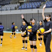 元代表指導誓う成長　中学生バレー教室に１００人　ＶＮＬ予選開催の千葉市