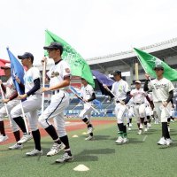入場行進する連合チームの選手ら
