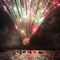 「海女の大夜泳」の後半に打ち上げられた花火
