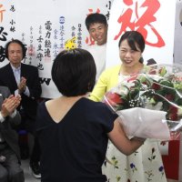 「手取り増やす政策を」　国民小林氏　支持者らと喜び共有　【参院選ちば２０２５】