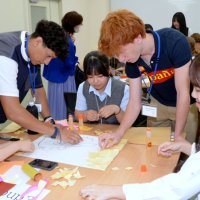 ちぎり絵で姉妹都市交流　市原に米モビール市訪問団　高校生、日本の伝統形に