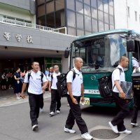 市立船橋ナインいざ聖地へ　「全員で一つに」決意し出発　全国高校野球