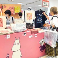 ムーミンの世界再現　８０周年記念マーケット　グッズ２０００点、撮影スポットも　千葉そごう