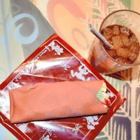 夏向けに発売されたスイーツ「フローズンクレープ」。凍っているのでかじりながらパークを歩ける
