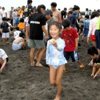 太東ビーチで宝探し　砂浜に埋まったカプセル　いすみ