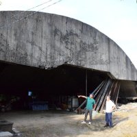 庭に残る「戦争の証拠」　戦下の記憶は子どもや孫に　茂原　海軍航空基地の掩体壕　【戦後８０年ちば　記憶宿る地を訪ねて】（７）
