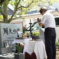 特攻隊員弔い平和祈る　生還隊員の遺族ら参列　終戦の日「翔天の碑」慰霊祭