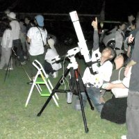 星降るいすみ、笑顔もキラリ　天の川、夏の大三角形、二重星…　観望会に親子ら１００人超