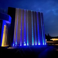 市原　湖畔美術館、幻想的に　手話への理解“青”で啓発　２３日国際デー