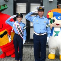 行員石川さん一日署長　反射材で「事故防止を」　いすみ署