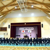 横芝小の新校舎完成祝う　木の温かみある学習空間　横芝光