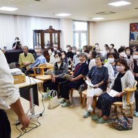 童謡歌って心のケアを　八千代秀明大・山西教授が講演　高齢者ら笑顔、ストレス発散
