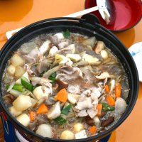 多古町特産の「大和芋」やブランド豚「元気豚」が使われた芋煮