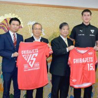 千葉ジェッツ、王座奪還へ決意　ホーム開幕前に市役所訪問　西村選手「結果にこだわる」　船橋
