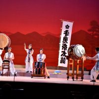 全国国府サミットで、手児奈にちなむ和太鼓の合奏を披露する演者ら
