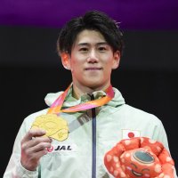 橋本Ｖ３、内村以来の快挙　世界体操男子、岡は５位