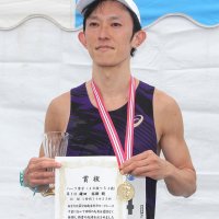 ハーフ男子４０～５４歳で優勝した鎌田さん
